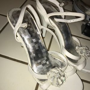 White Delicacy Heels with designs and rhinestones